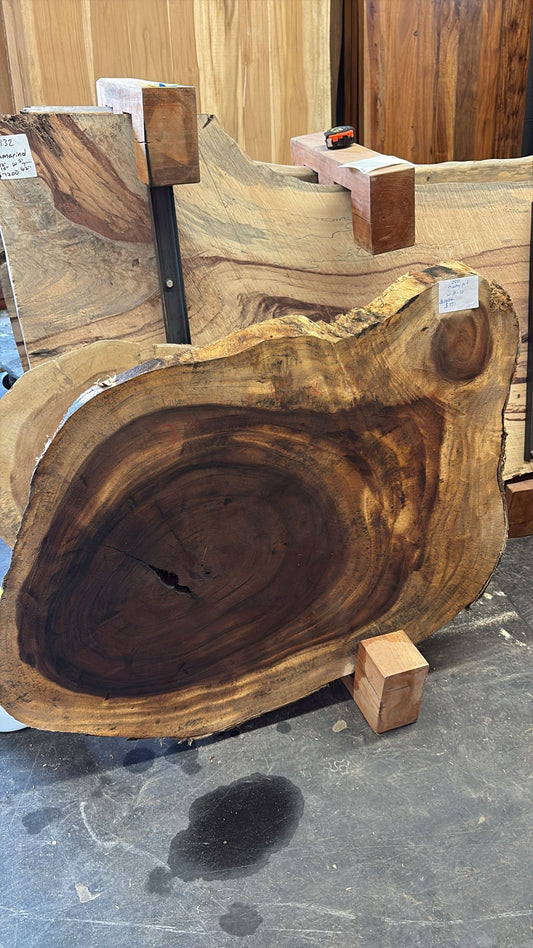 Live Edge Monkeypod Round – #250 – 30"–50" Wide