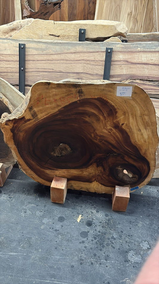 Live Edge Monkeypod Round – #252 – 34"–41" Wide